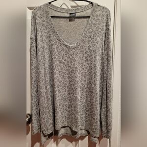 Spirit V neck animal print
